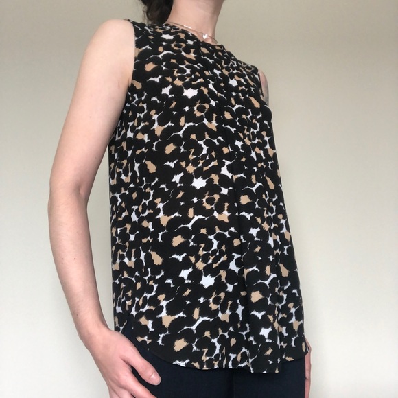 Vince Camuto Hi-low sleeveless leopard side slit - Picture 2 of 10